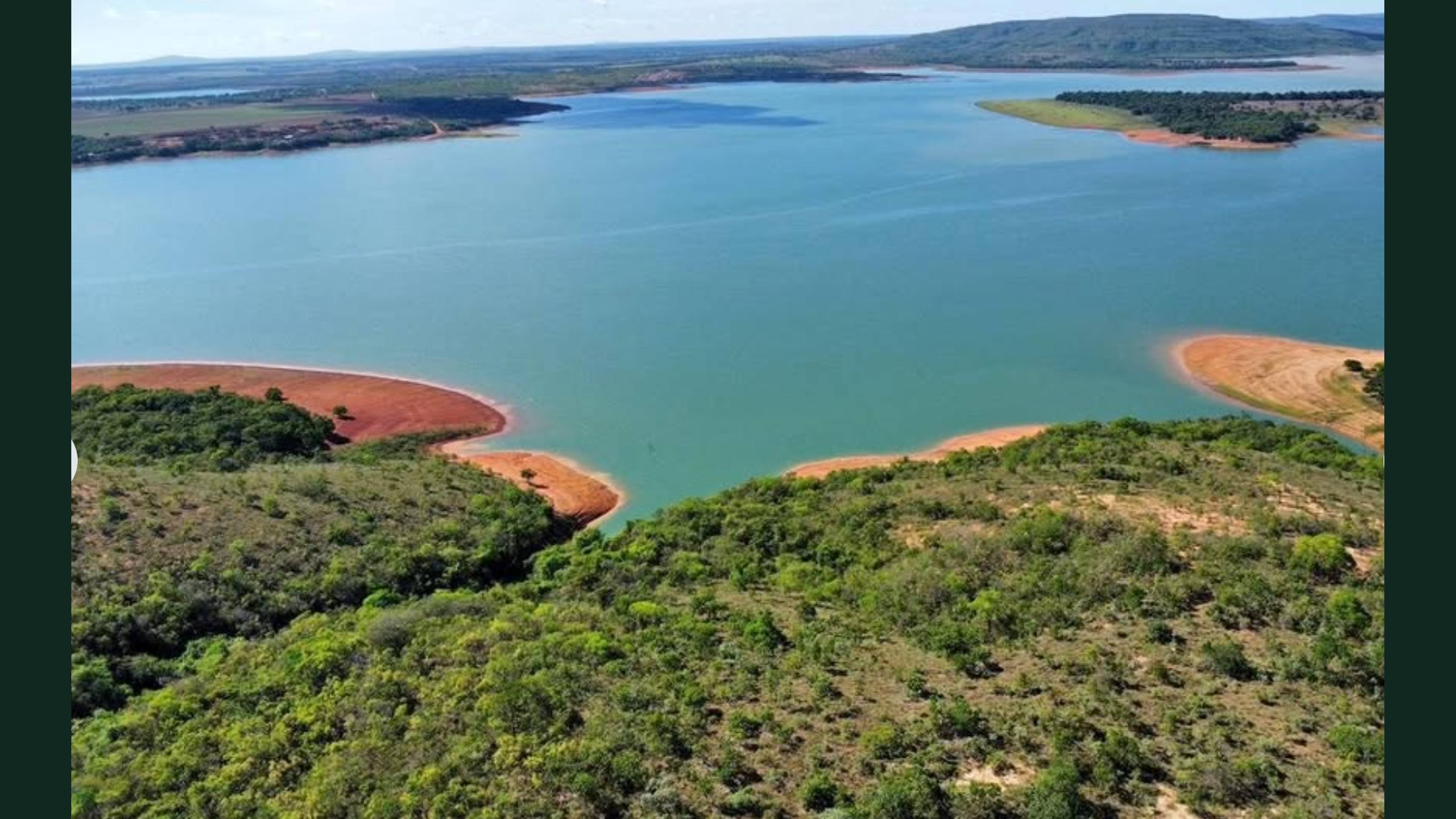Vista panorâmica da Fazenda Yndaiá e represa